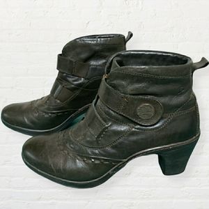 Josef Seibel Dark brown ankle boots block heels size 8